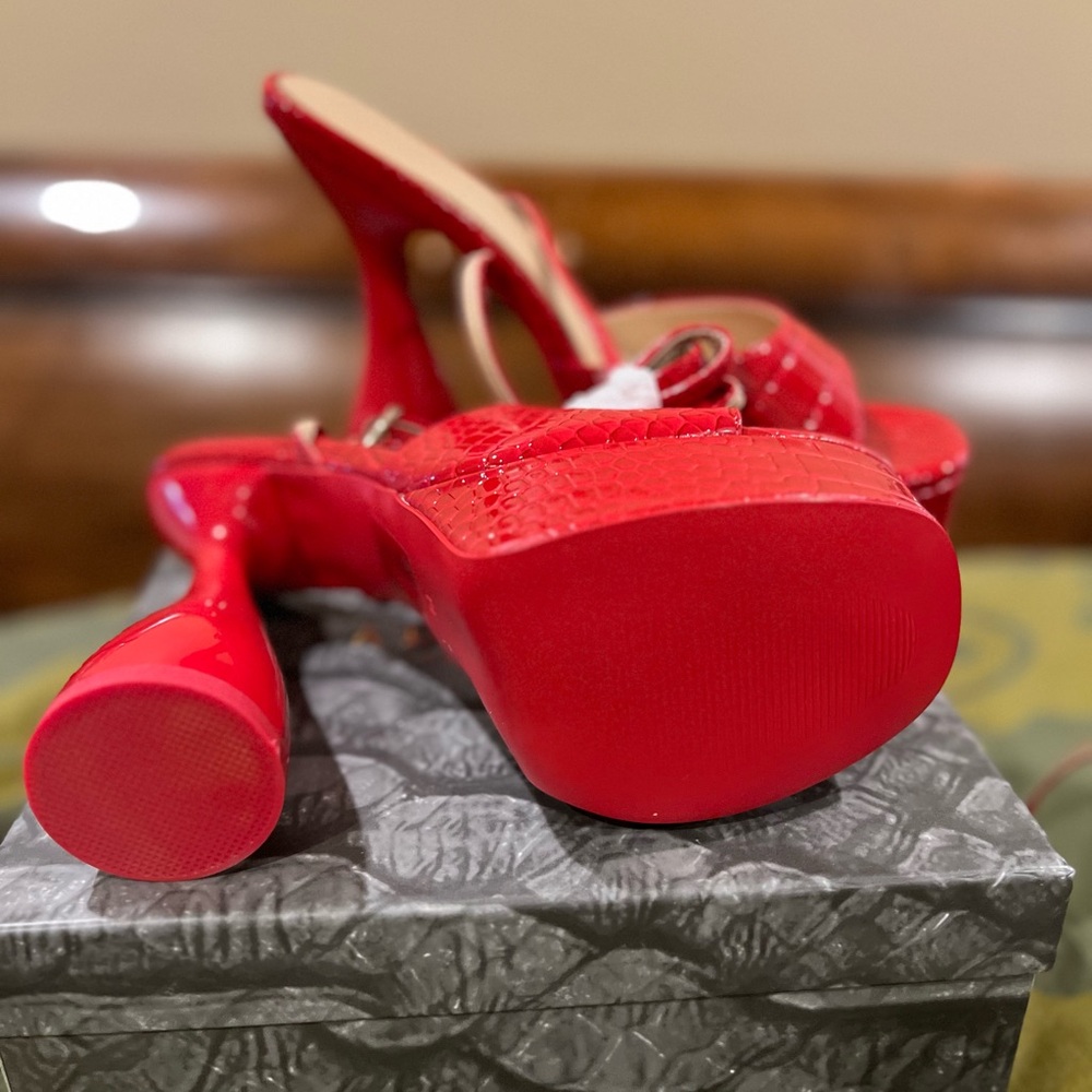 Red Pumps - Picture 4 of 5
